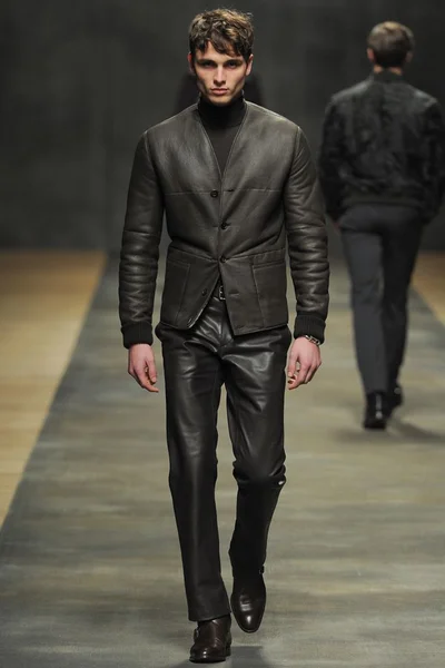 Look 18
